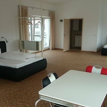 Dreikoenig Aparthotel Крайлсхайм Стая снимка
