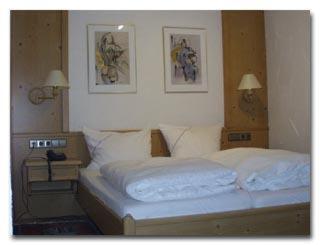 Dreikoenig Aparthotel Крайлсхайм Стая снимка